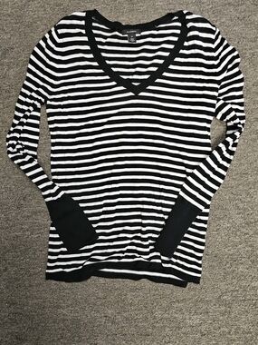 Halogen Black & White Striped V-Neck Long Sleeve Sweater
